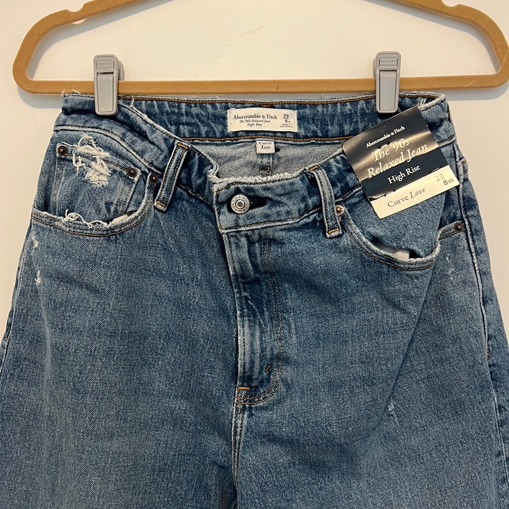 Abercrombie ‘90s High Rise Relaxed Jean, new with tags!